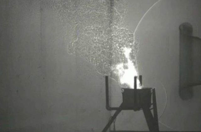 [VIDEO] Incredibil! Cum poti stinge un incendiu cu explozibil