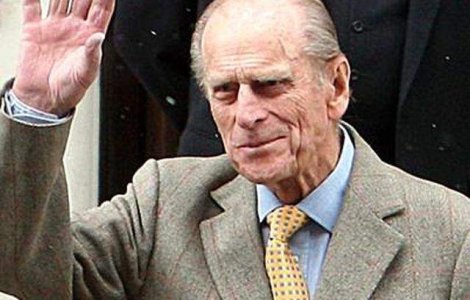 Printul Philip s-a operat la mana dreapta