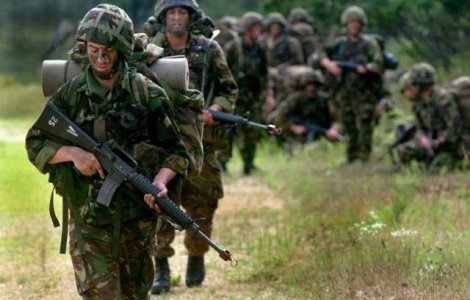 Rusia a retras mii de militari si sute de blindate de la frontierele Ucrainei