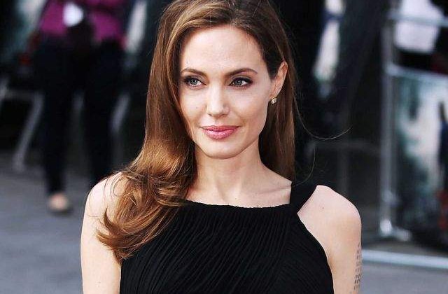 Angelina Jolie a donat 50.000 de dolari victimelor inundatiilor din Balcani