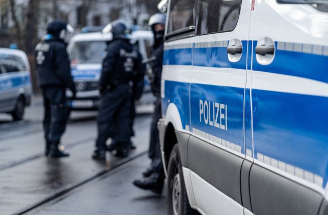 Un bărbat a intrat cu maşina &icirc;ntr-un grup de oameni &icirc;n Berlin. Cel puțin o persoană a murit