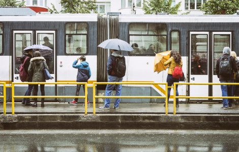 Prognoza meteo - 9 iunie 2022. Ploi însoțite de descărcări electrice și vânt