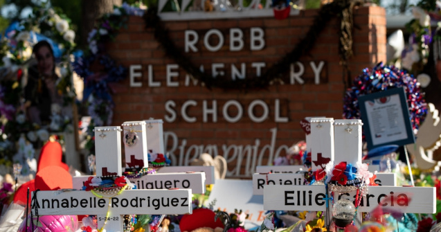 O elevă care a supraviețuit atacului de de la liceul din Uvalde: ”I-a spus profesoarei „noapte bună” și a împușcat-o în cap”