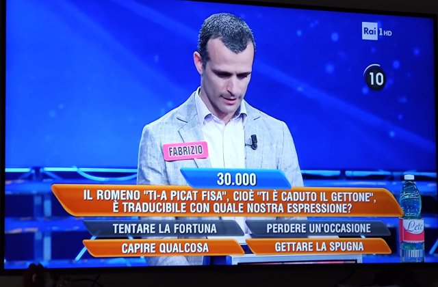 O expresie &icirc;n limba rom&acirc;nă a fost folosită drept &icirc;ntrebare de 30.000 de euro la un concurs din Italia. Tu știi care este răspunsul corect?