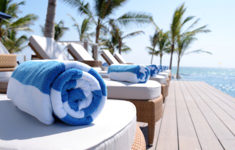 Care sunt prețurile unui şezlong în stațiunile Mamaia, Costineşti sau Eforie