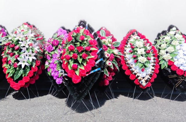 Decizie surprinzătoare. Numărul coroanelor la &icirc;nmorm&acirc;ntări va fi limitat