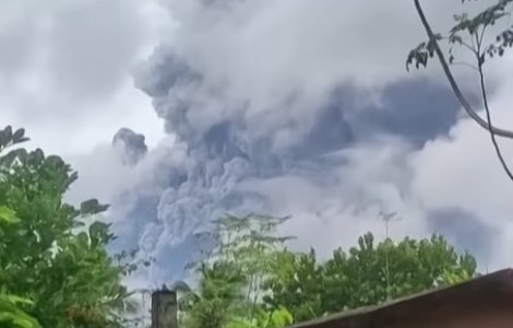 VIDEO Un oraș din Filipine, acoperit de cenușă în urma erupției unui vulcan