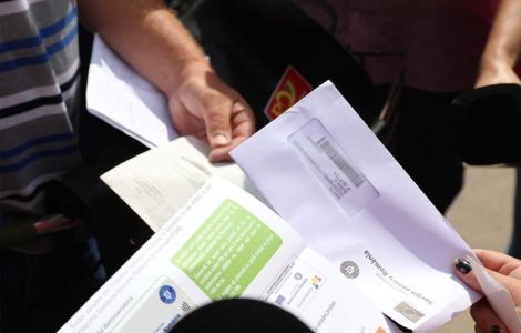 Premierul Nicolae Ciucă: Primele carduri pentru voucherele sociale, distribuite; încărcarea lor - începând cu 20 iunie