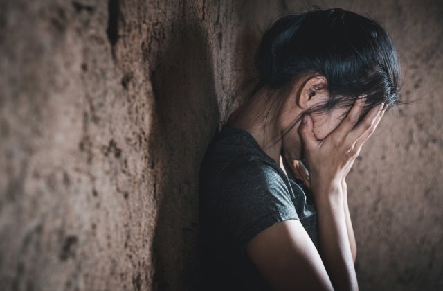 Caz șocant &icirc;n Botoșani. O adolescentă, agresată sexual de tatăl și frații ei, ani la r&acirc;nd