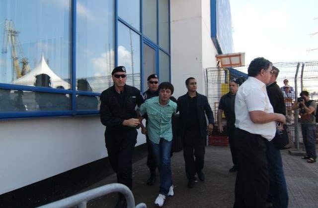 Barbatul care l-a scuipat pe Traian Basescu a fost retinut