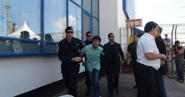 Barbatul care l-a scuipat pe Traian Basescu a fost retinut