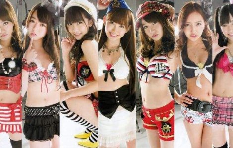 Un barbat a atacat cu un fierastrau, pe o scena, o trupa muzicala de fete, in Japonia