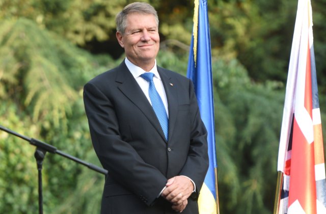 Klaus Iohannis &icirc;și sărbătorește astăzi ziua de naștere. C&acirc;ți ani &icirc;mplinește președintele Rom&acirc;niei