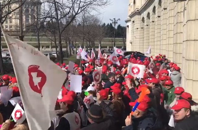 Peste 10.000 de angajați din domeniul sănătății protestează &icirc;n București. Care sunt nemulțumirile lor