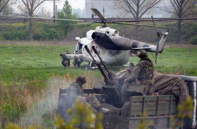 Elicopter militar ucrainean, doborat in apropiere de Slaviansk: 12 morti