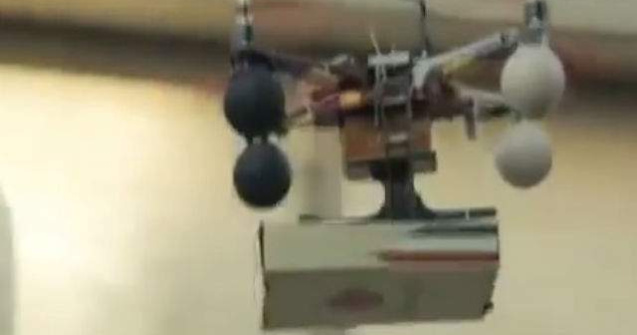  Video  Premiera: Pizza livrata la domiciliu de o drona, in India