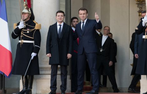 Zelenski i-a spus lui Macron că se îndoiește de rostul discuțiilor cu Putin