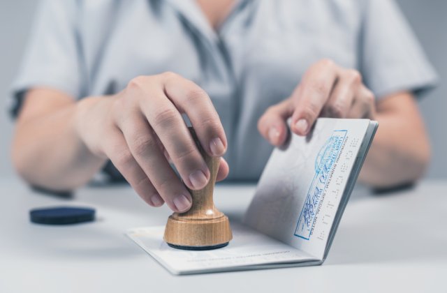 Rușii vor avea nevoie de vize pentru a intra &icirc;n Ucraina. De c&acirc;nd intră &icirc;n vigoare noua măsură