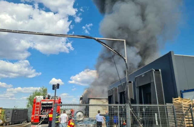  Incendiu la Therme București. 12 autospeciale de stingere, trimise la fața locului 