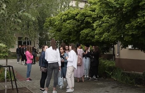 Elevii susţin proba obligatorie a profilului la BAC 2022