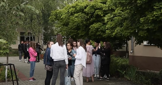 Elevii susţin proba obligatorie a profilului la BAC 2022