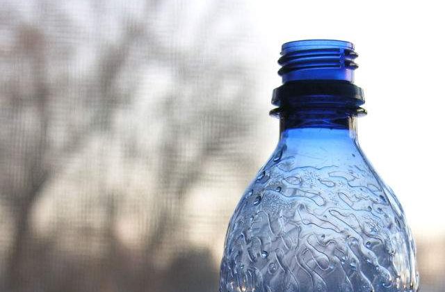 Apa minerala neinregistrata, intr-un lant de hipermarketuri din Bucuresti