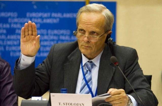 Theodor Stolojan, huiduit de sustinatorii lui Mircea Diaconu