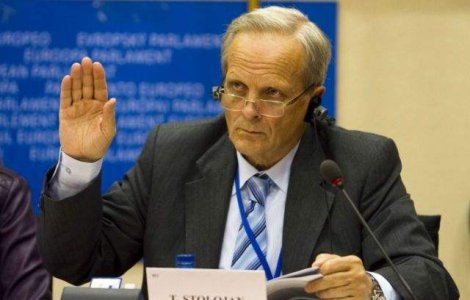 Theodor Stolojan, huiduit de sustinatorii lui Mircea Diaconu