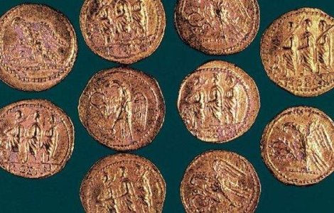 27 de monede de aur dacice au fost recuperate din Italia si aduse in Romania