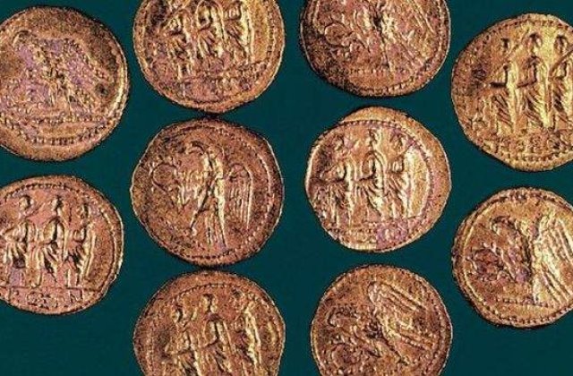 27 de monede de aur dacice au fost recuperate din Italia si aduse in Romania