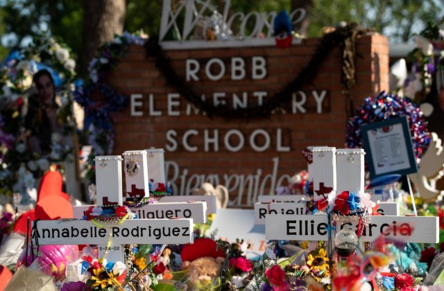 Școala americană &icirc;n care au fost uciși 19 elevi și 2 profesori va fi demolată