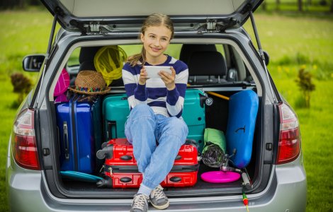 Obiecte pe care trebuie să le ai în bagaj pentru o călătorie cu mașina