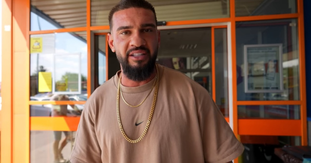 Chiriașii au făcut dezastru în garsoniera lui Dorian Popa: „S-ar putea să vă treziți cu mine pe cap”