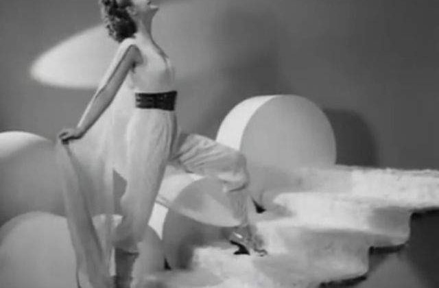 [VIDEO] Cum credeau designerii anilor `30 ca vor arata hainele in 2000