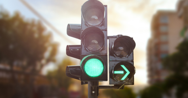 A tăiat cablurile unui semafor pentru că-i bătea luminile în casă