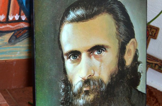 Casa părintească a lui Arsenie Boca a fost scoasă la v&acirc;nzare. C&acirc;t costă cele 8,5 hectare din Hunedoara