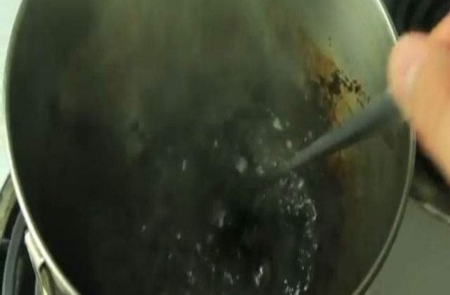 [VIDEO] Ce se intampla daca fierbi Coca-Cola