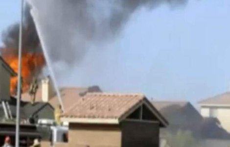  Video  California: Un avion de vanatoare s-a prabusit intr-un cartier rezidential
