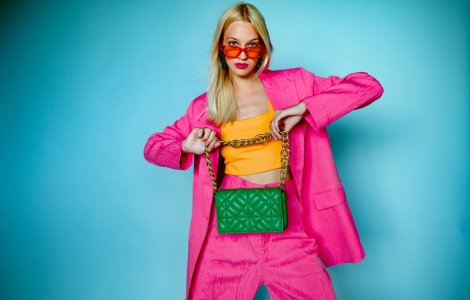 Fii la curent cu tendințele modei. Ce culori se poartă în această vară