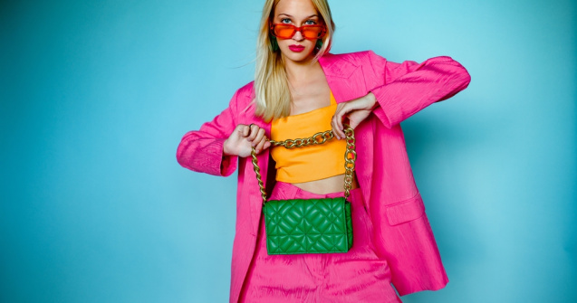 Fii la curent cu tendințele modei. Ce culori se poartă în această vară