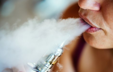 Uniunea Europeană vrea să interzică ţigările electronice aromate