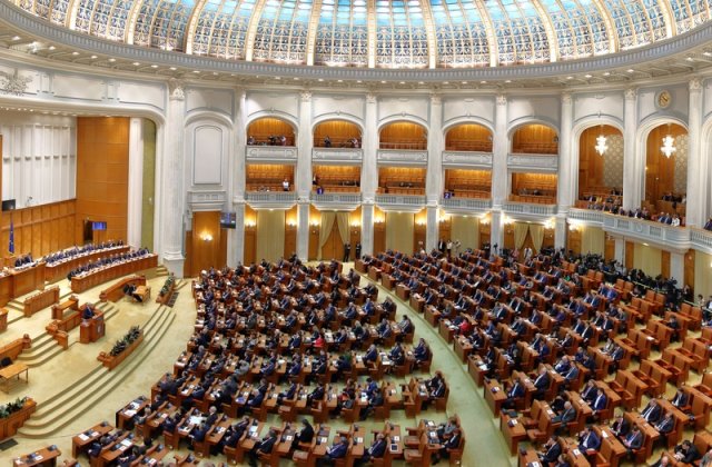 Vacanță parlamentară p&acirc;nă pe 1 septembrie pentru senatorii și deputații rom&acirc;ni