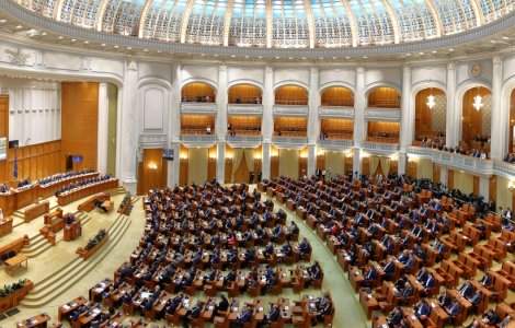 Vacanță parlamentară până pe 1 septembrie pentru senatorii și deputații români