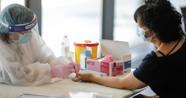 Cazurile COVID cresc în tot mai multe țări. Directorul OMS: „Pandemia nu s-a încheiat”