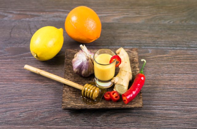 5 antibiotice naturale care se găsesc &icirc;n bucătăria ta și care te pot scăpa de diverse infecții