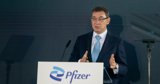 Un nou val de COVID-19. Ce avertizări a făcut directorul general al Pfizer