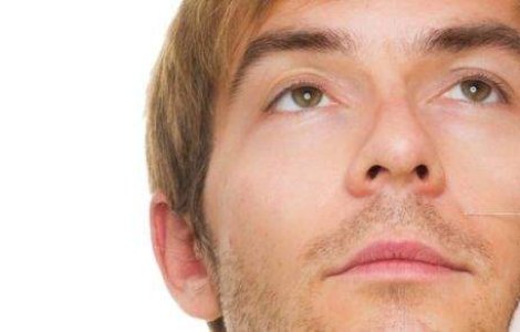 Barbatii romani apeleaza din ce in ce mai des la chirurgii esteticieni