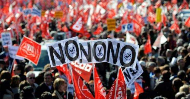 Mii de opozanti ai monarhiei au manifestat in Spania