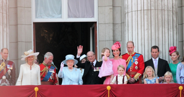 Eticheta de la Casa Regală. Cele mai ciudate reguli pe care membrii familiei reg