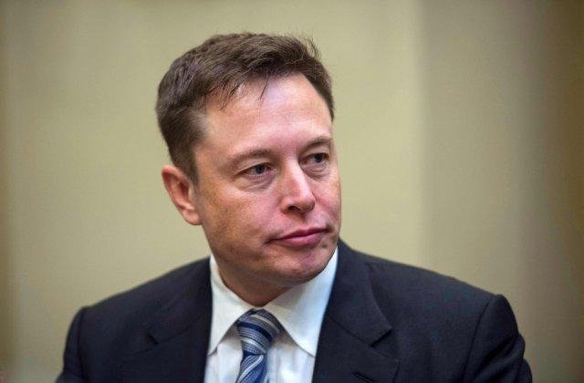 Elon Musk are &icirc;n total 9 copii. Presa a descoperit că are gemeni cu o directoare din firma lui